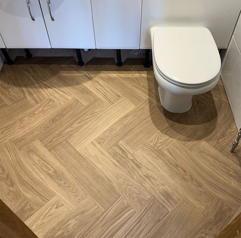 Herringbone vinyl floor fitting